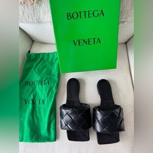 Bottega Veneta Black Padded Lido Leather Intrecciato Slide Sandals 37